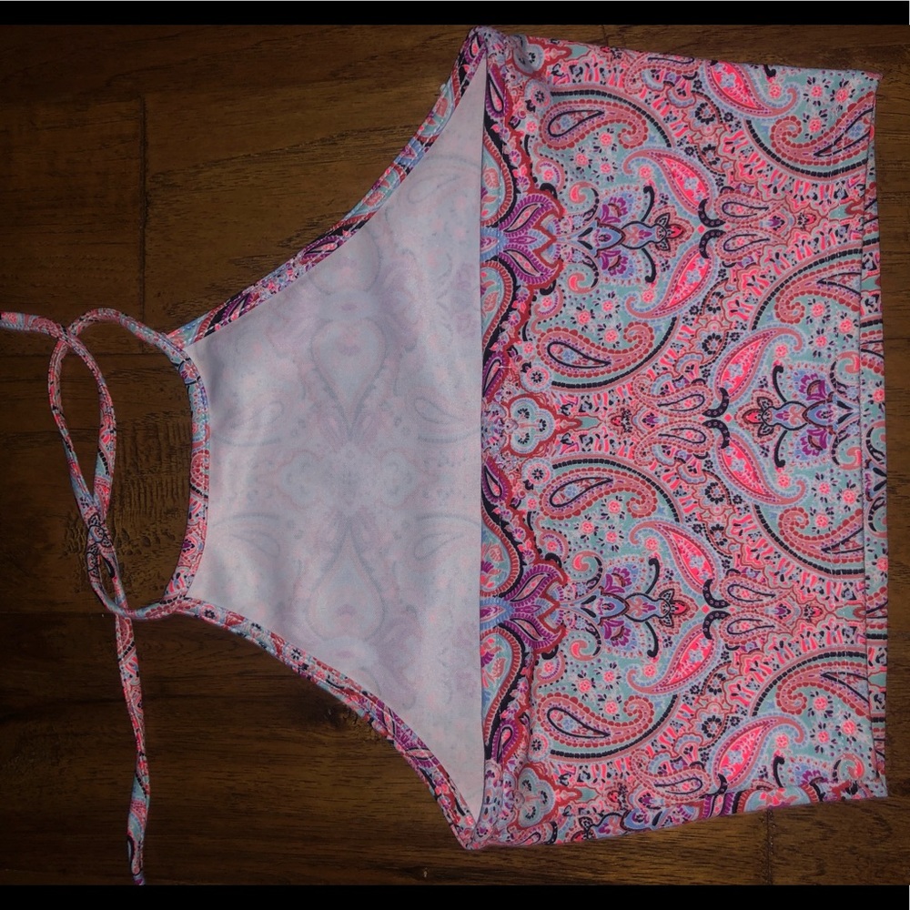 Crop top - Picture 3 of 3